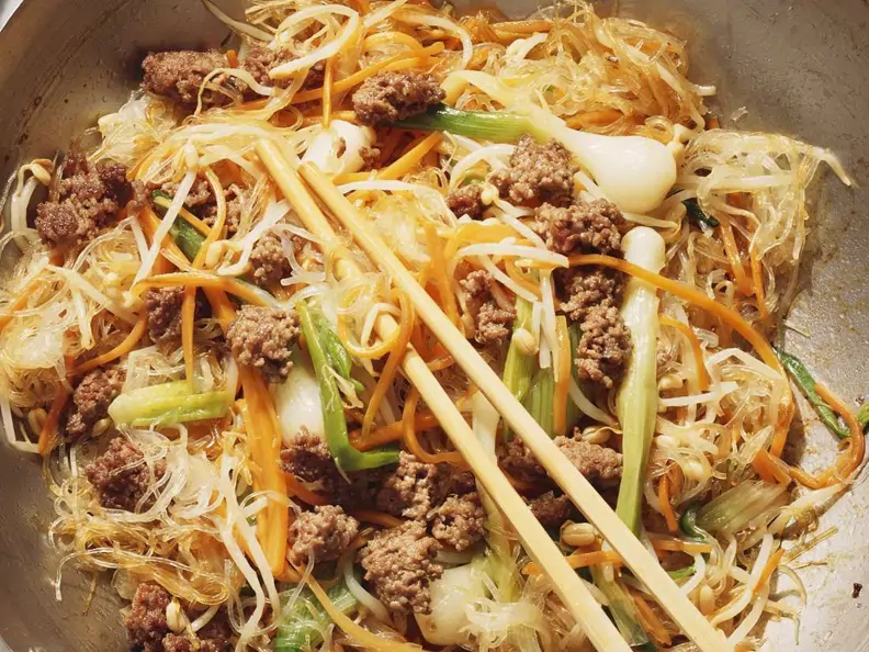 Asiagericht mit Hackfleisch