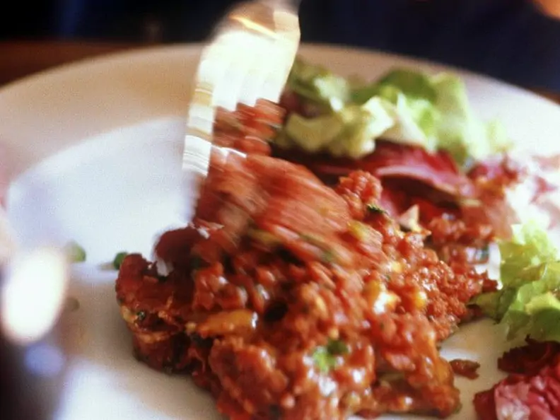 Filettatar mit Frühlingszwiebeln