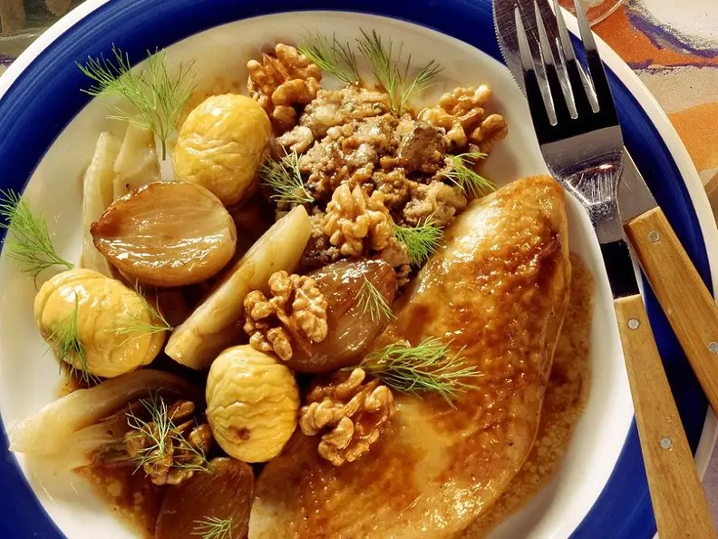 Gefüllter Truthahnbraten mit Nüssen