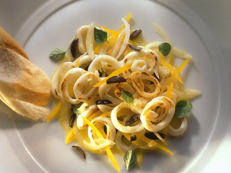 Tintenfisch-Paprikasalat
