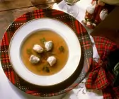Suppe mit Brätklößchen
