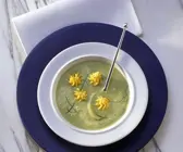 Erbsensuppe mit Kartoffeltupfern