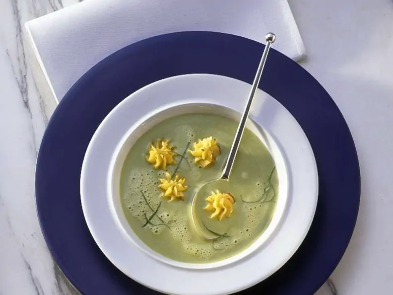 Erbsensuppe mit Kartoffeltupfern