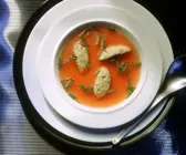 Gemüsebrühe mit Sonenblumenkernklößchen