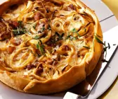 Zwiebelkuchen mit Speck