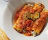 Gefüllte Cannelloni mit Tomatensauce