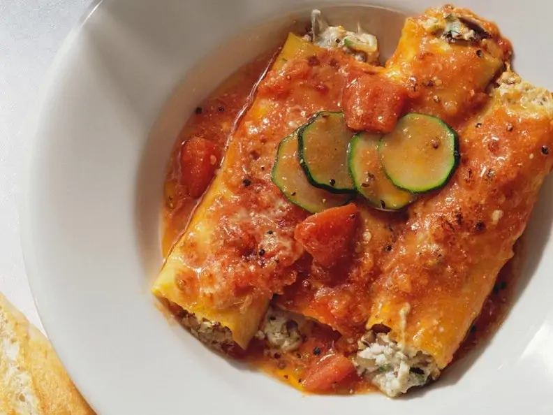 Gefüllte Cannelloni mit Tomatensauce
