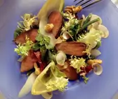 Hasenfilet auf Salatbett