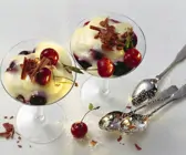 Vanillepudding mit Kirschen