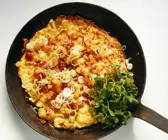 Omelett mit Salami und Kartoffeln