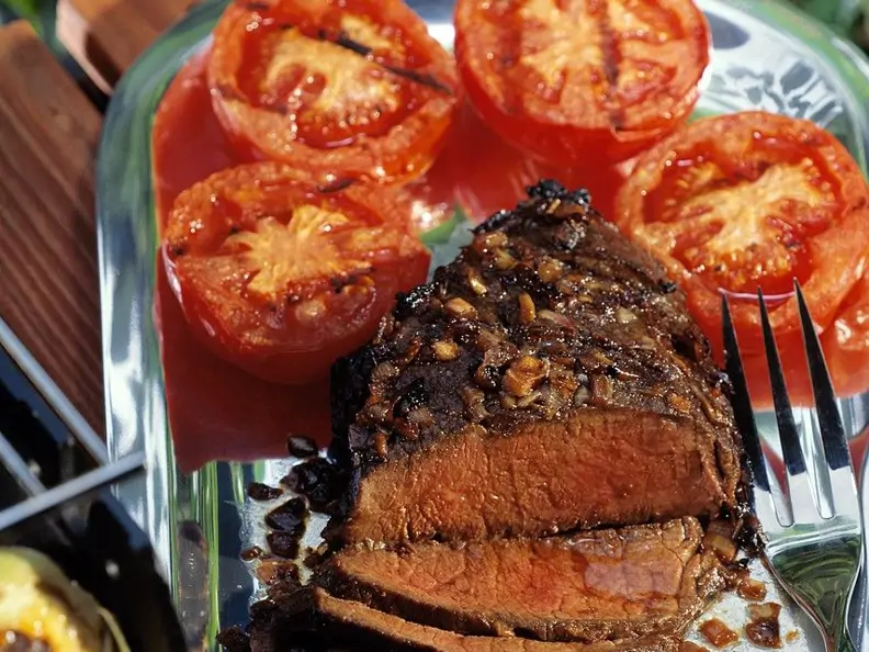 Rinderfilet mit Tomaten vom Grill