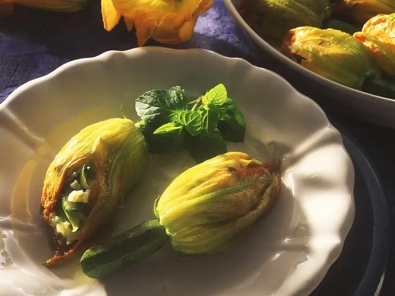 Zucchiniblüten mit Kartoffelfüllung
