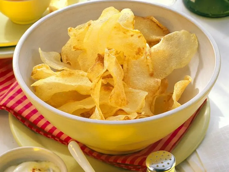 Chips mit Saucen