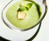 Sauerampfercremesuppe mit Pilzen
