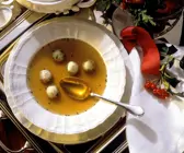 Fleiscbrühe mit Klößchen