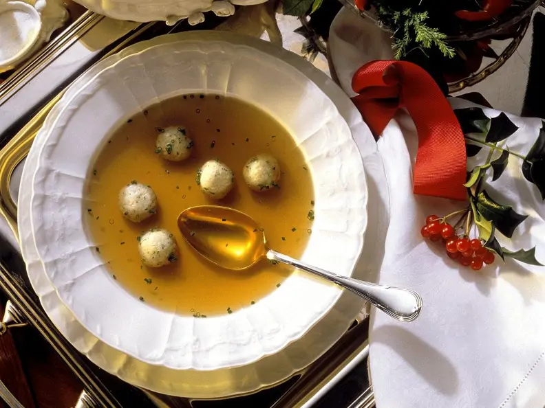 Fleiscbrühe mit Klößchen