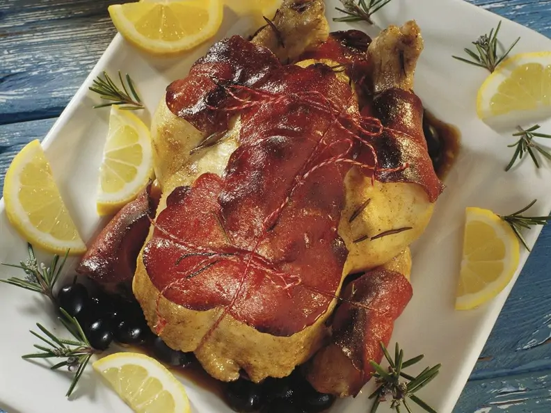 Brathähnchen im Salamimantel