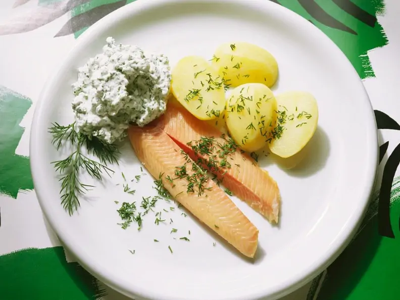 Forelle mit Kräuterdip