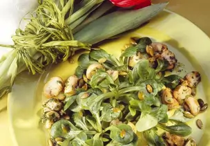 Feldsalat mit gebratenen Champignons