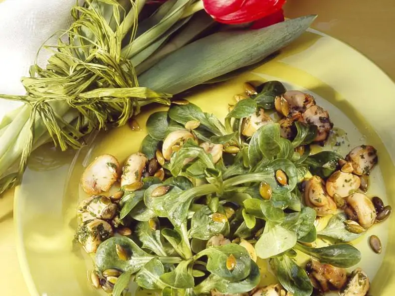 Feldsalat mit gebratenen Champignons
