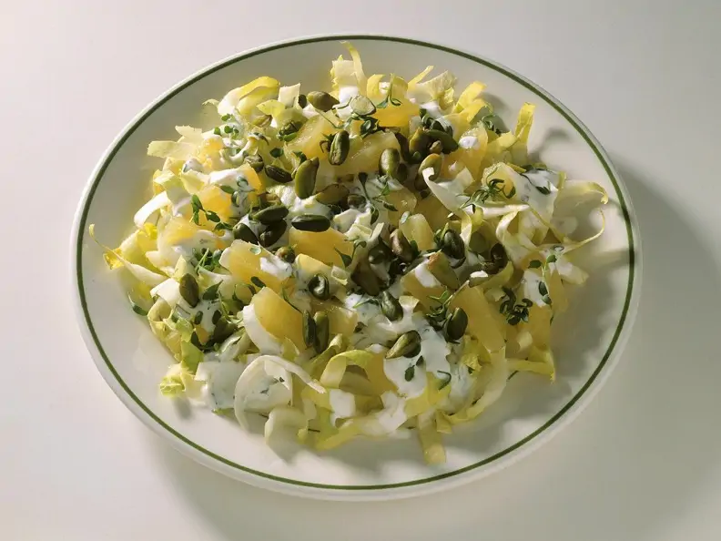 Chicoreesalat mit Ananas