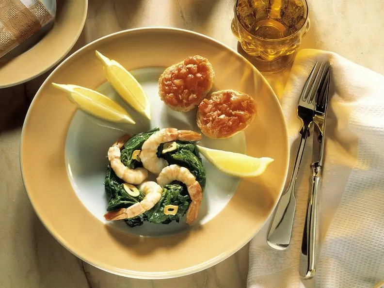 Shrimps mit Spinat und Bruschetta