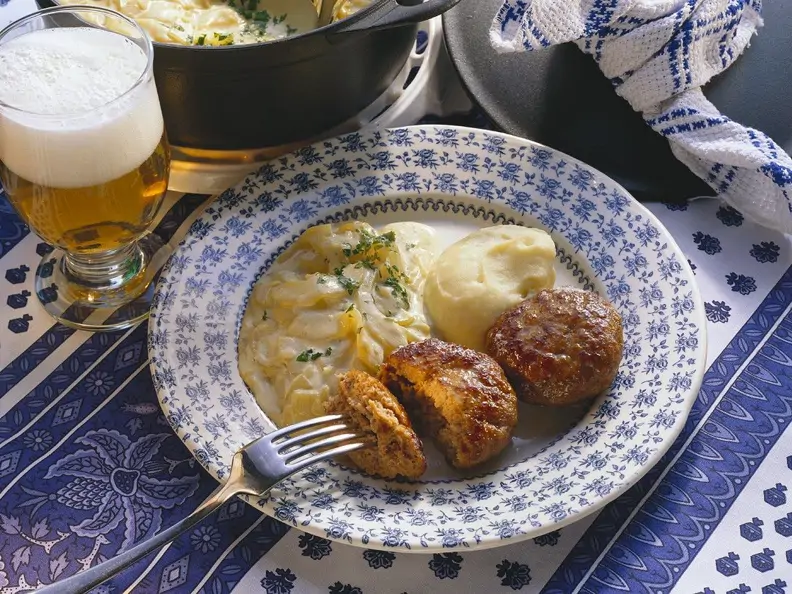 Frikadellen mit Gurken