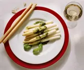 Spargel mit Petersilienpesto
