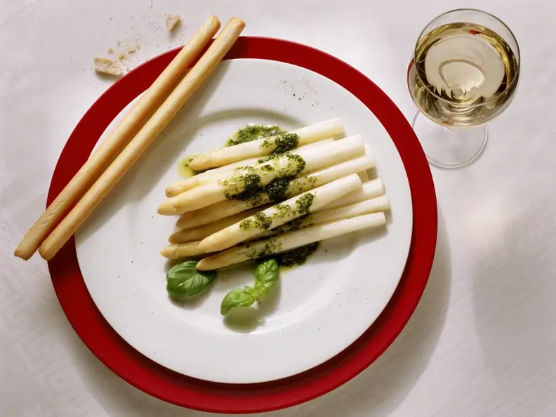 Spargel mit Petersilienpesto
