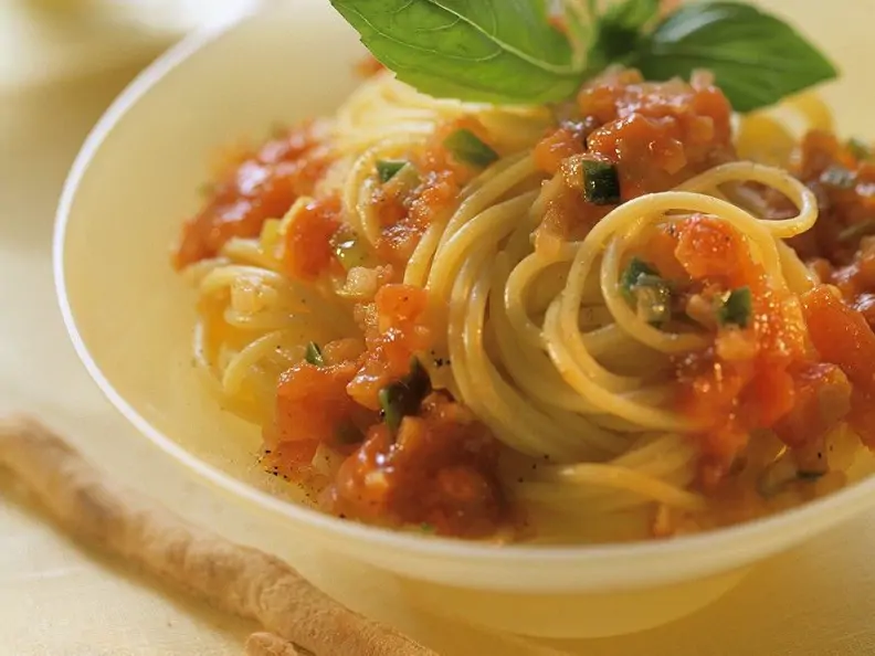 Spaghetti mit Gemüsesauce