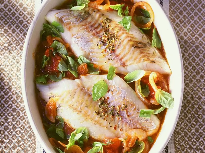 Gebackener Zander mit Tomatensauce