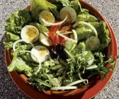 Gemischter Salat mit Ei