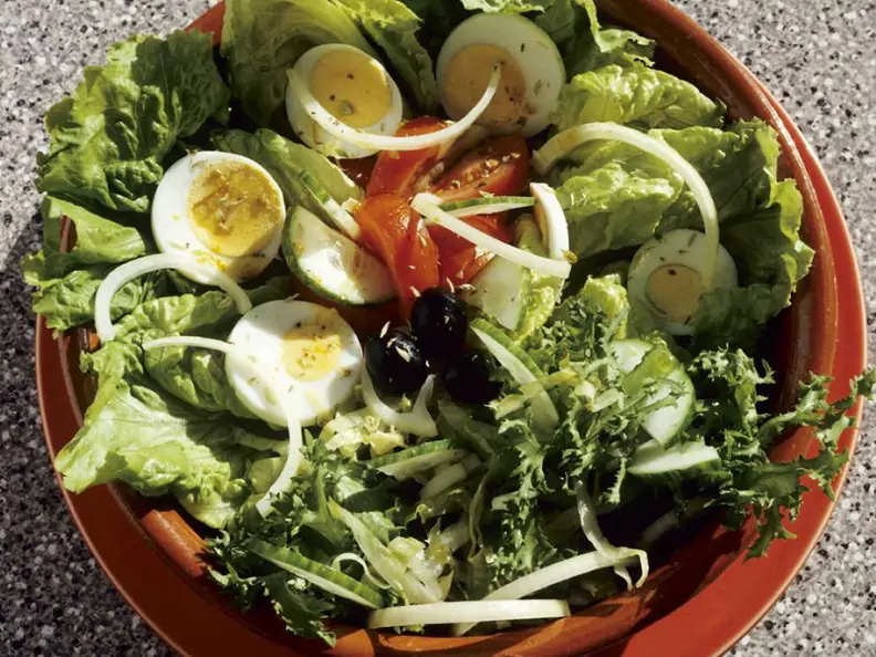 Gemischter Salat mit Ei