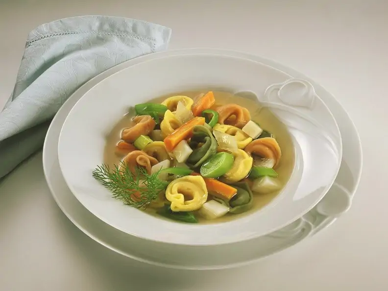 Tortellini-Gemüsesuppe
