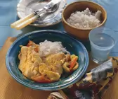 Rotbarschfilet mit Gemüse in Currysauce