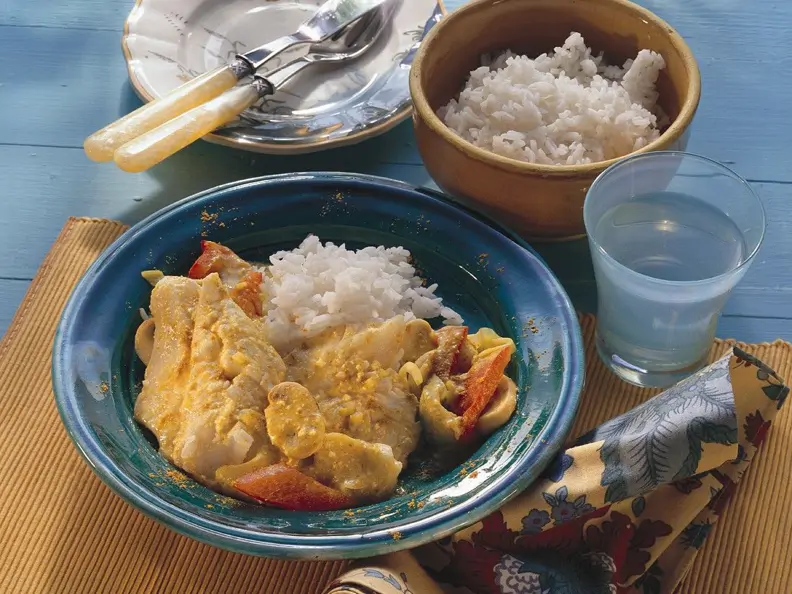 Rotbarschfilet mit Gemüse in Currysauce