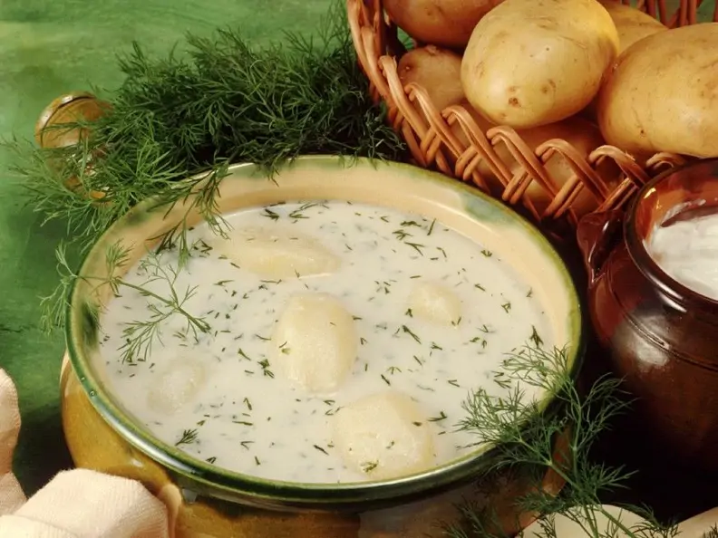 Kalte Kartoffelcreme mit Dill und saurer Sahne