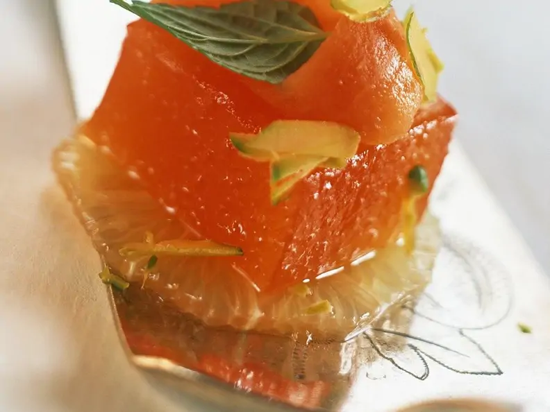 Orangengelee mit Grapefriut und Papaya