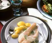 Lachskotelett mit Buttersauce