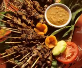 Saté-Spieße mit Erdnussdip