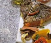 Gegrilltes Steak mit Tomatensalsa