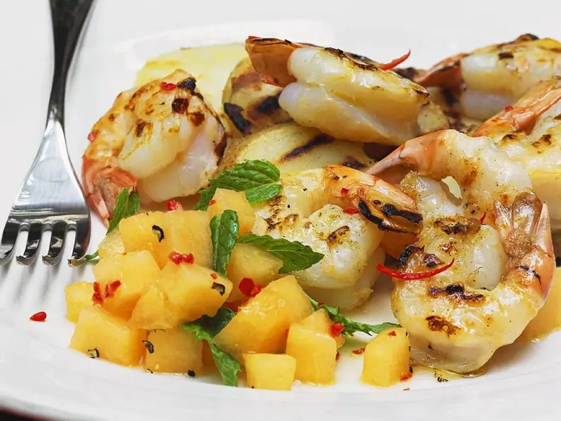Kartoffel-Garnelen-Auflauf mit Melonensalat