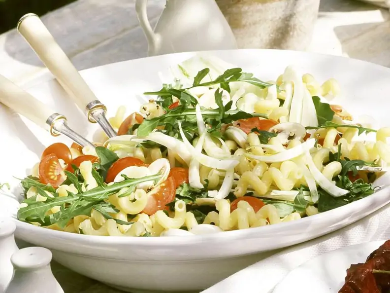Fusillisalat mit Gemüse