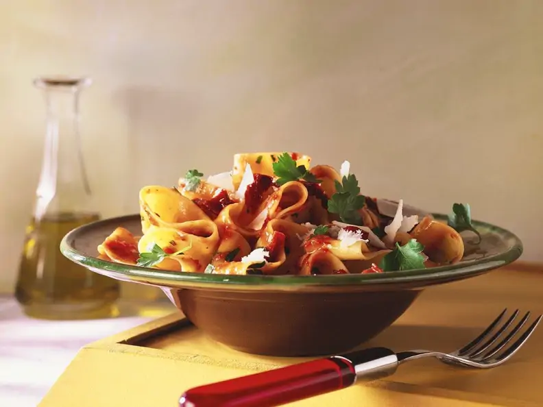 Pasta mit scharfer Tomatensauce