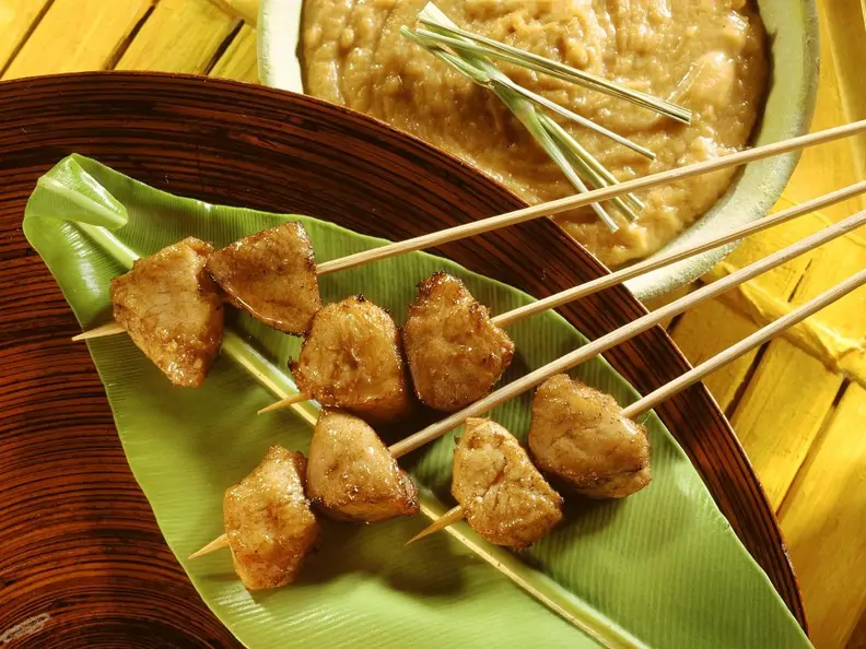 Saté-Spieße mit Sauce