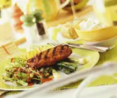 Gemischter Salat mit Schnitzel