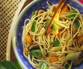 Chinesische Bratnudeln mit Gemüse