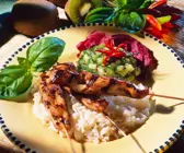 Hähnchen-Saté mit Kiwi-Salsa
