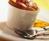 Souffle mit Kirschen