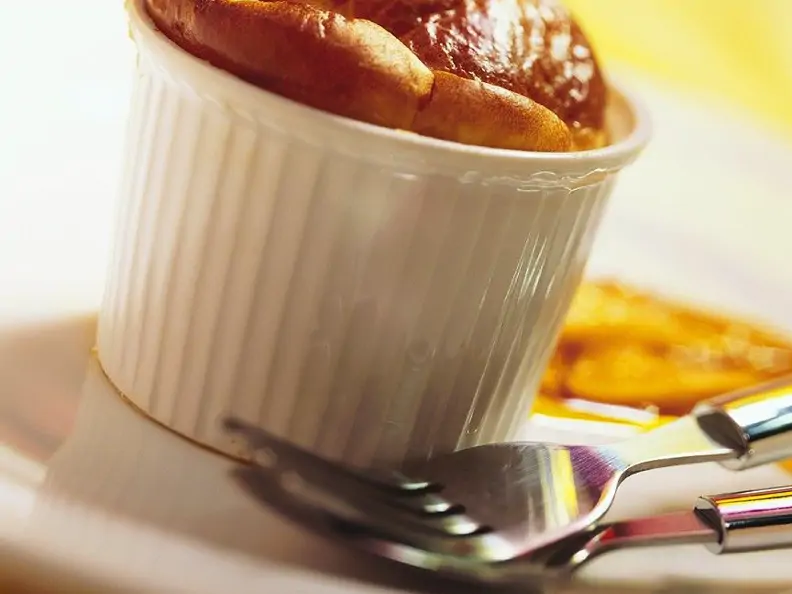 Souffle mit Kirschen